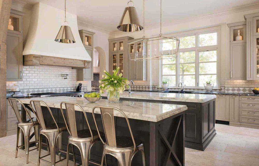 desain dapur bergaya tuscan (onekindesign.com)