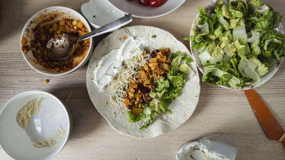ilustrasi burrito (unsplash.com/@lassediercks_)