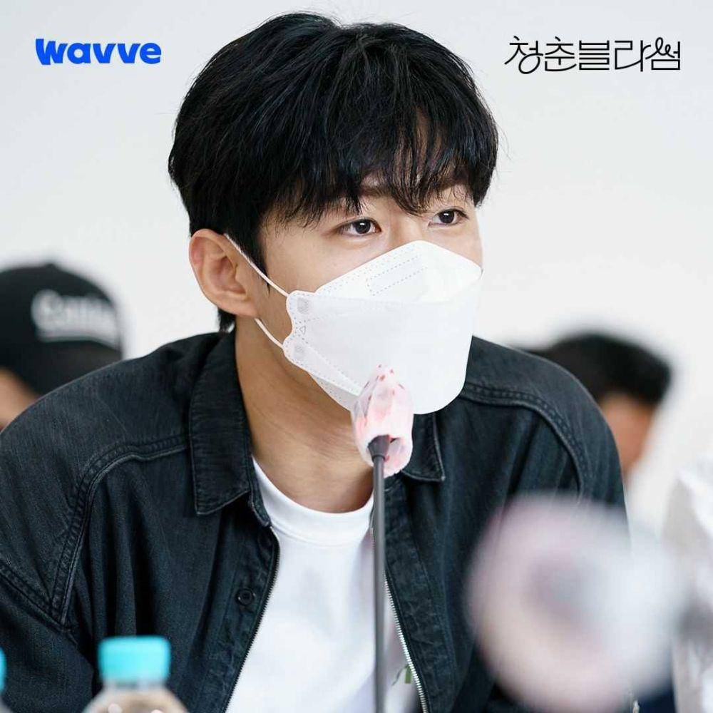 Seo Ji Hoon di pembacaan naskah KDrama Season of Blossom (instagram.com/wavve.official)