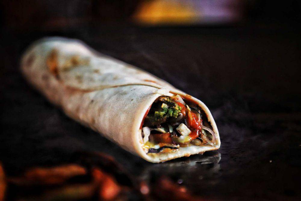 ilustrasi burrito salmon (unsplash.com/@drunkenchimp)