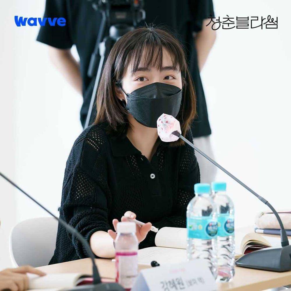 So Ju Yeon di pembacaan naskah KDrama Season of Blossom (instagram.com/wavve.official)