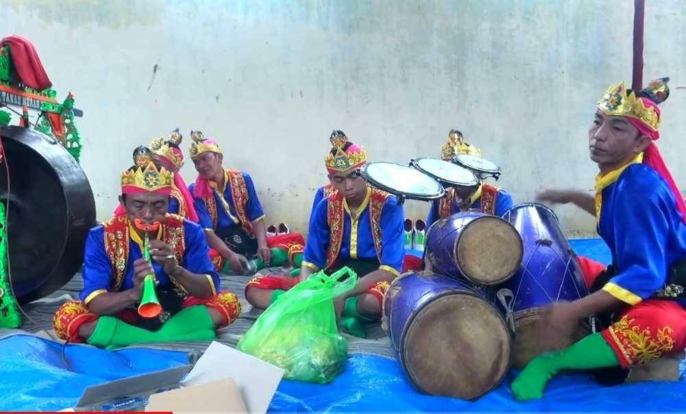 mengiringi acara Karapan Sapi (youtube.com/Ardianto TV)
