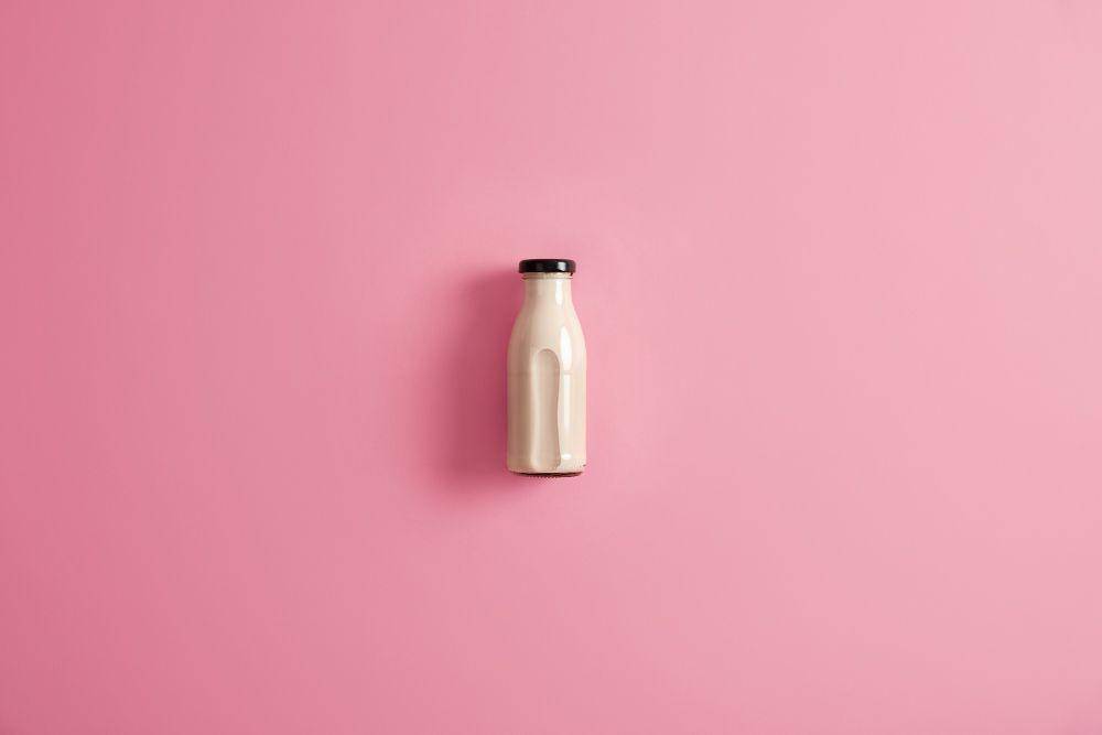 ilustrasi susu (freepik.com/wayhomestudio)