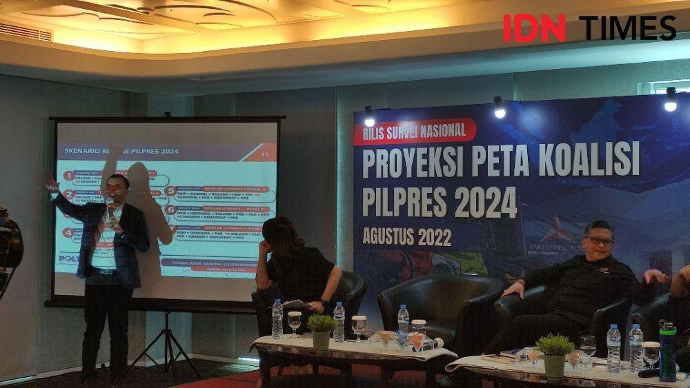Konferensi pers Poltracking Indonesia terkait Proyeksi Peta Koalisi Pilpres 2024 (IDN Times/Yosafat Diva Bayu Wisesa)