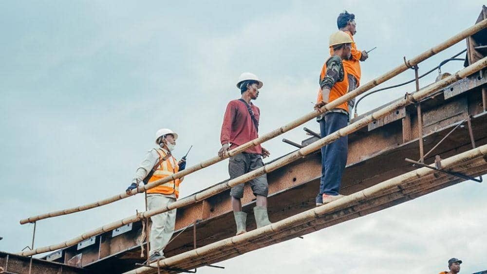 Kegiatan pelaksanaan uji coba pemasangan launcher jembatan baja di Kabupaten Maros, Rabu (31/8/2022). Dok.Humas BPKA Sulsel