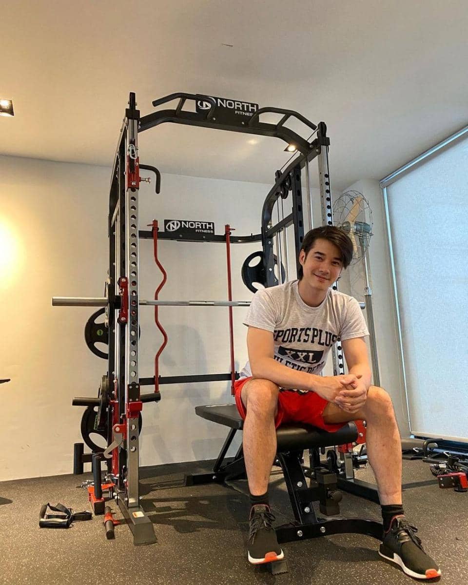 OOTD kasual ala Mario Maurer (instagram.com/mario_mm38)