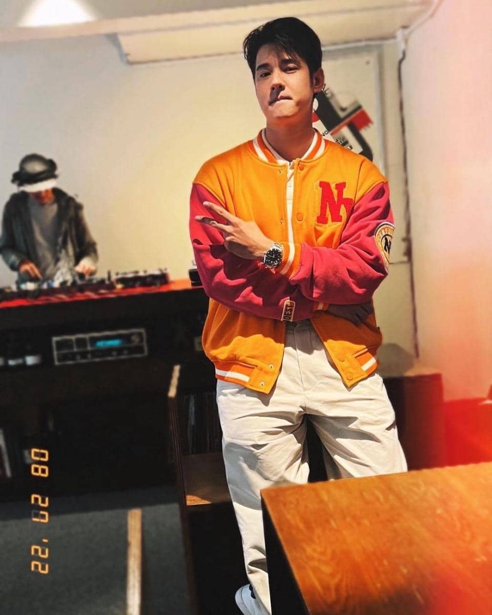 OOTD kasual ala Mario Maurer (instagram.com/mario_mm38)