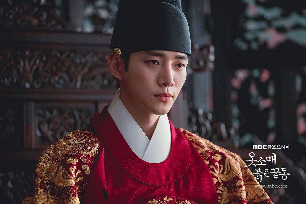 Lee Jun Ho sebagai Putra Mahkota Yisan di drama The Red Sleeve (instagram.com/mbcdrama_now)