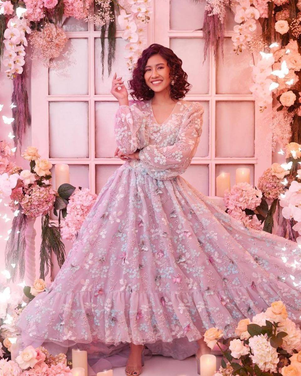 dress brokat (instagram.com/wanda_haraa)