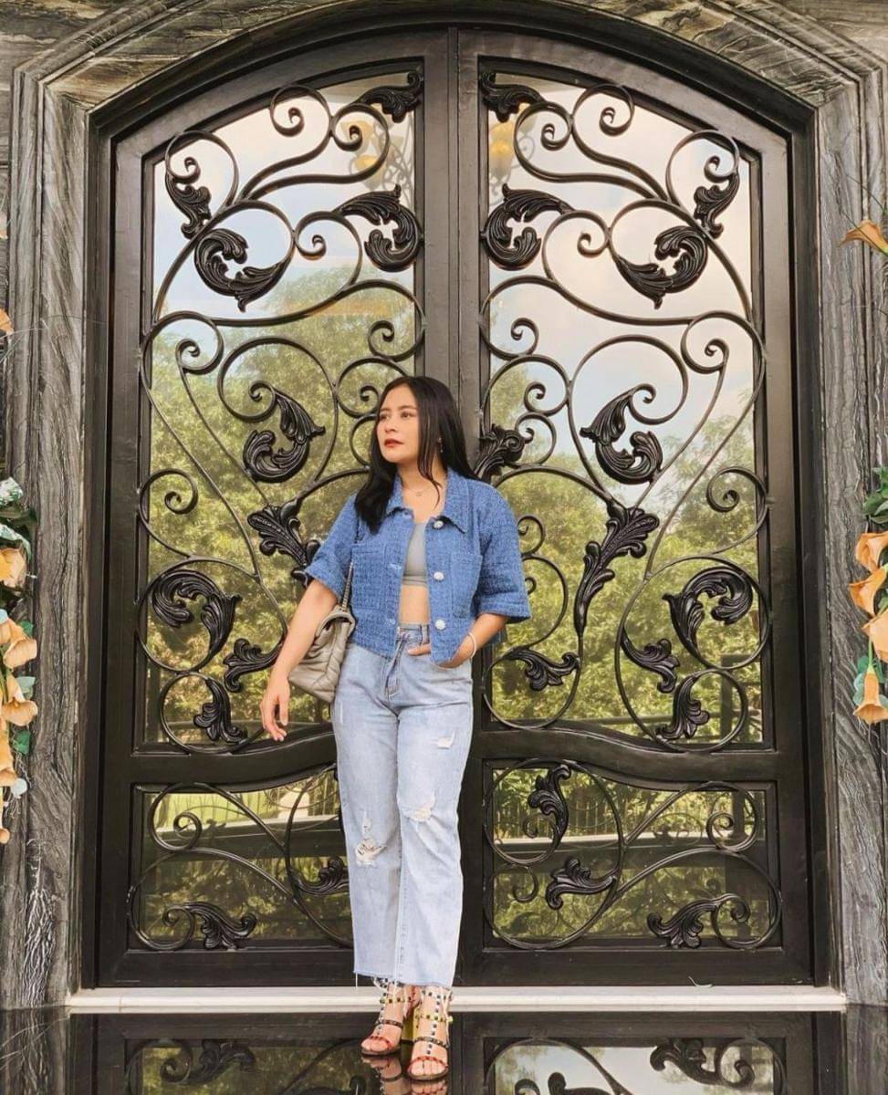 padu padan outer ala Artis (instagram.com/prillylatuconsina96)