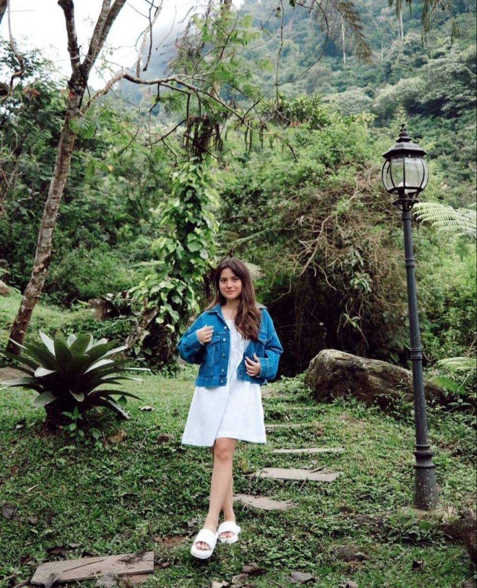 padu padan outer ala Artis (instagram.com/aruanmarsha)