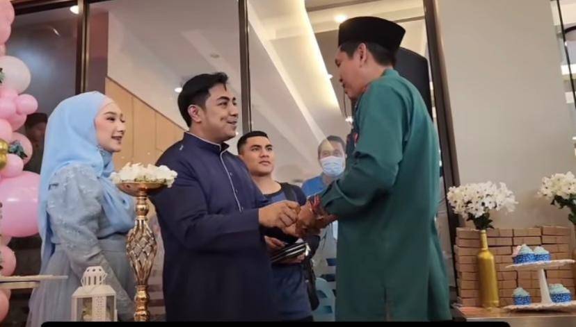 potret gender reveal anak Ustaz Riza dan Indri Giana (instagram.com/ustzrizamuhammad)