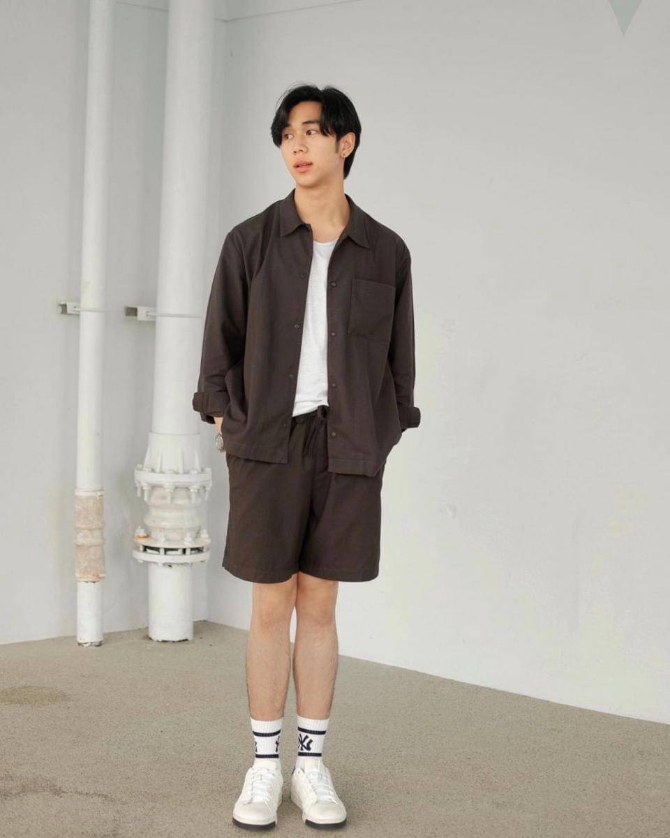 inspirasi outfit ala Louis Thanawin (instagram.com/louis_thanawin)