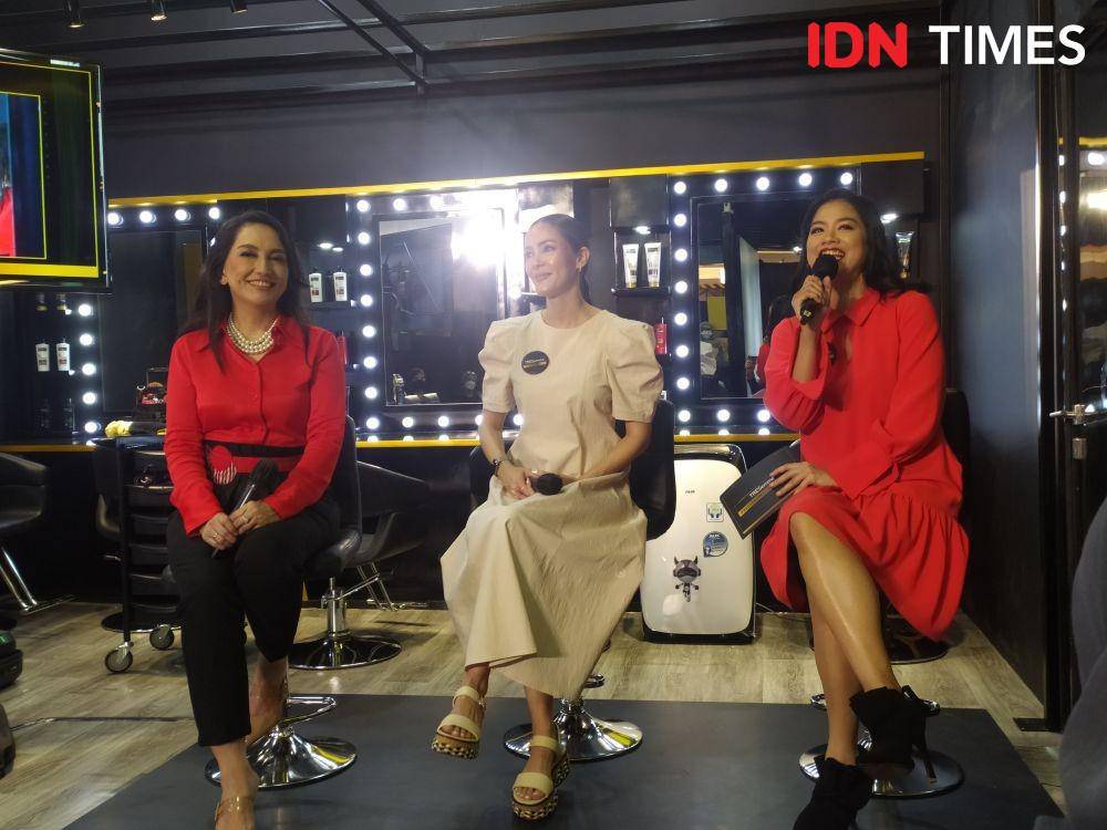 Para narasumber dalam Press Conference Peresmian TRESemmé Professional Hair Studio yang berlokasi di lantai satu, Lippo Mall Kemang. 30 Agustus 2022. (IDN Times/M. Tarmizi Murdianto)