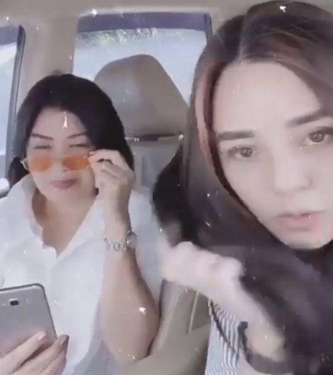 Gita dan mama (Instagram.com/gitasinaga)