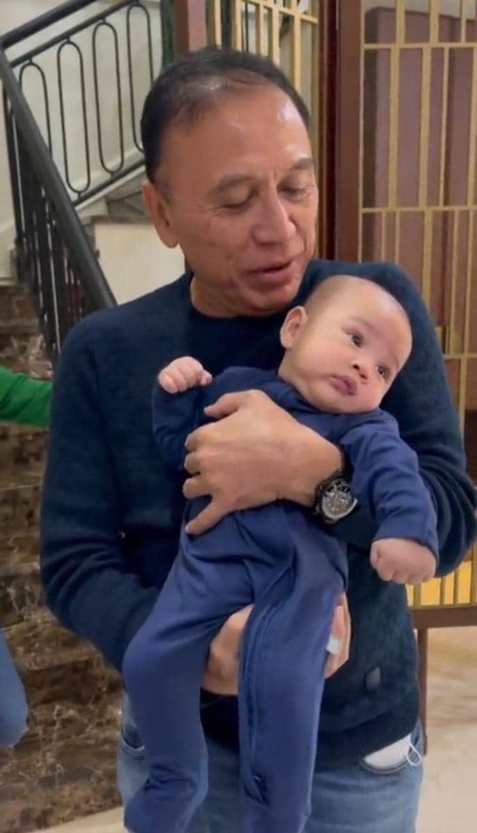 Rayyanza Bersama Tamu Papa Mama (instagram.com/raffinagita1717)