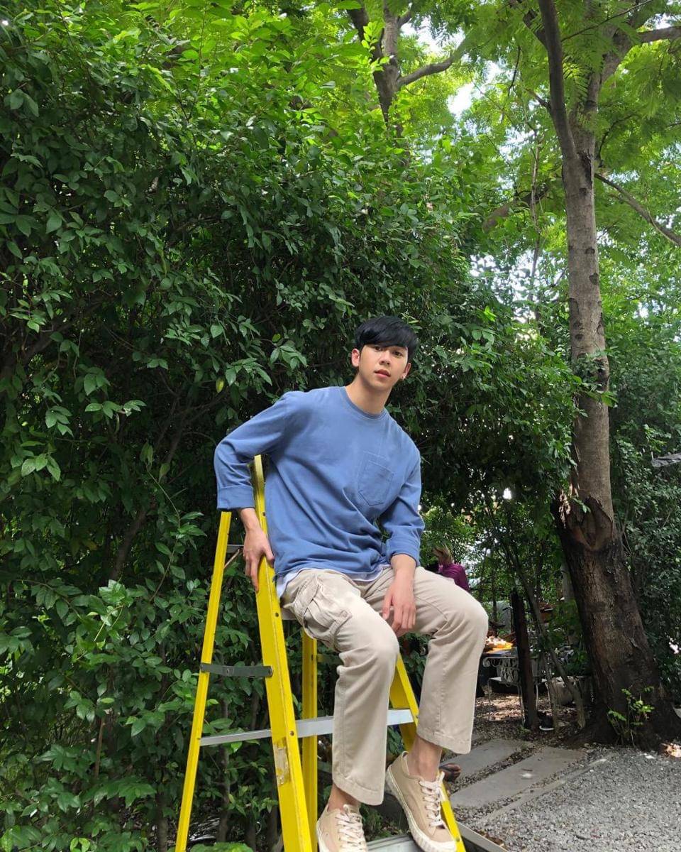 inspirasi outfit ala Louis Thanawin (instagram.com/louis_thanawin)