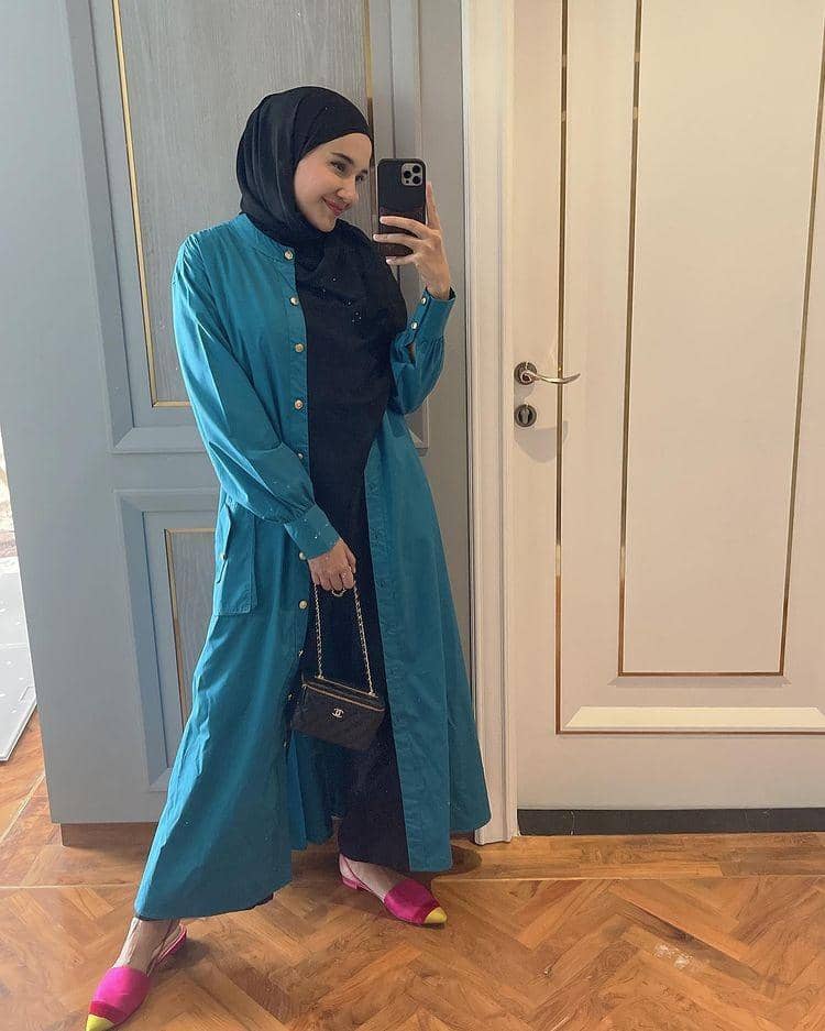 inspirasi gamis ala artis tanah air (instagram.com/zaskiasungkar15)