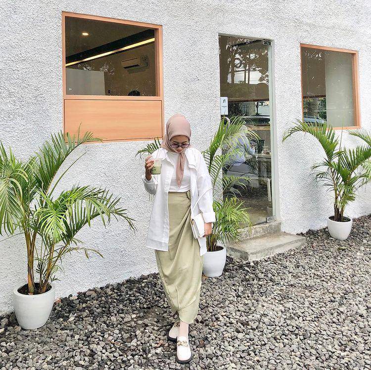 potret Ayu Fuziyanti memakai rok (instagram.com/ayufuziyantii)
