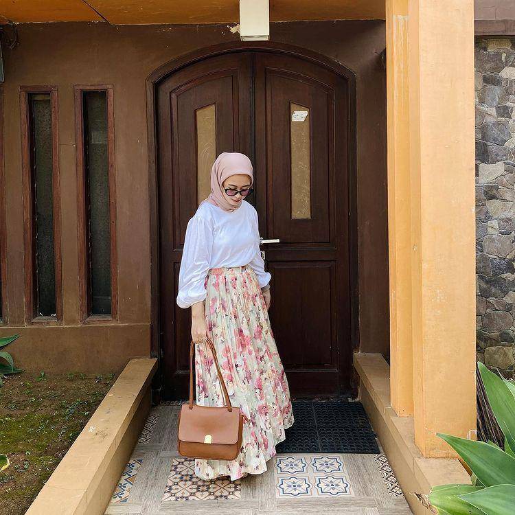 potret Ayu Fuziyanti memakai rok (instagram.com/ayufuziyantii)