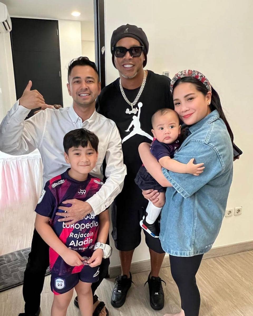 Rayyanza Bersama Tamu Papa Mama (instagram.com/raffinagita1717)