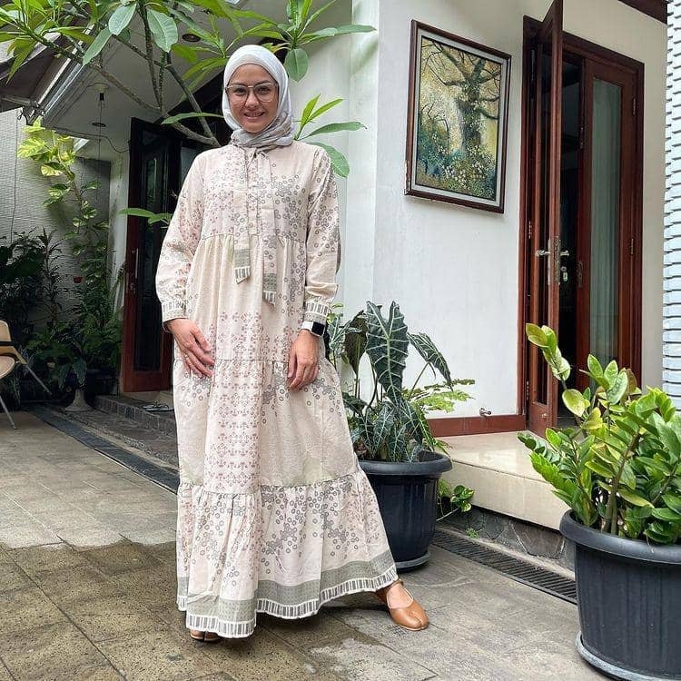 inspirasi gamis ala artis tanah air (instagram.com/vatemat)