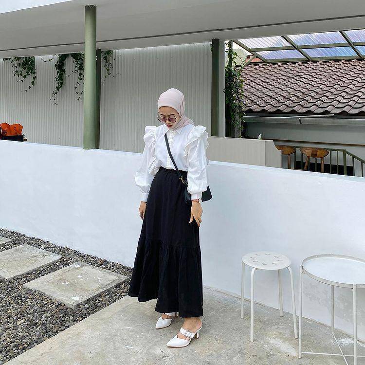 potret Ayu Fuziyanti memakai rok (instagram.com/ayufuziyantii)