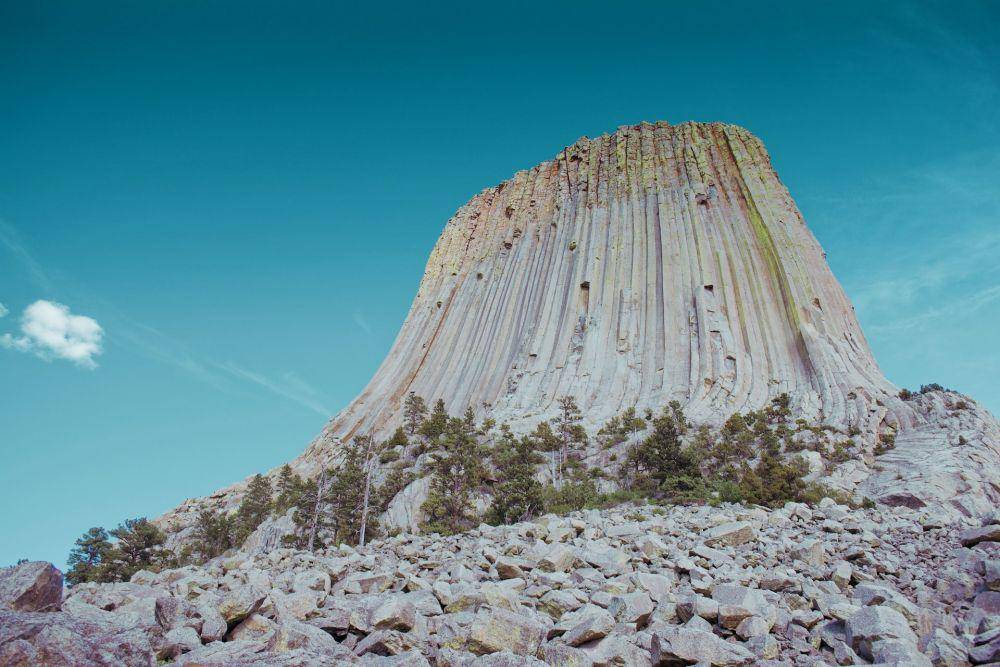 Devils Tower (unsplash.com/priscillag)