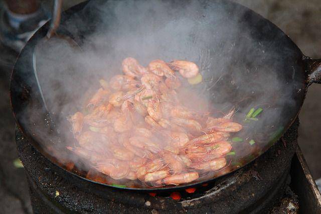 ilustrasi memasak tumis udang kacang panjang (pixabay.com/zealot-q)