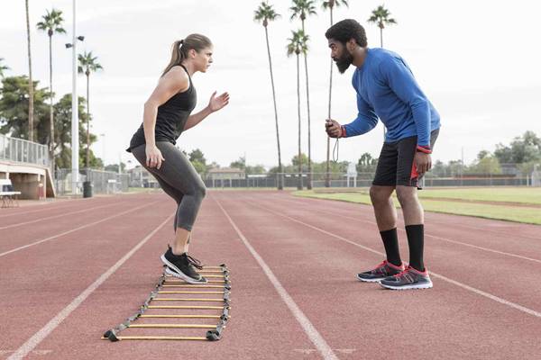 Dot drills sebagai latihan untuk meningkatkan kelincahan (verywellfit.com)