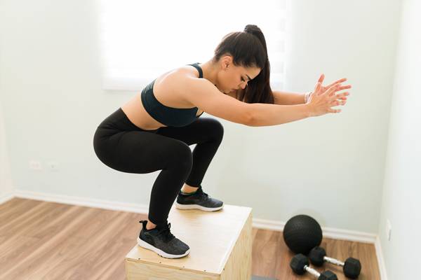 Jump box drill sebagai latihan untuk meningkatkan kelincahan (freepik.com)