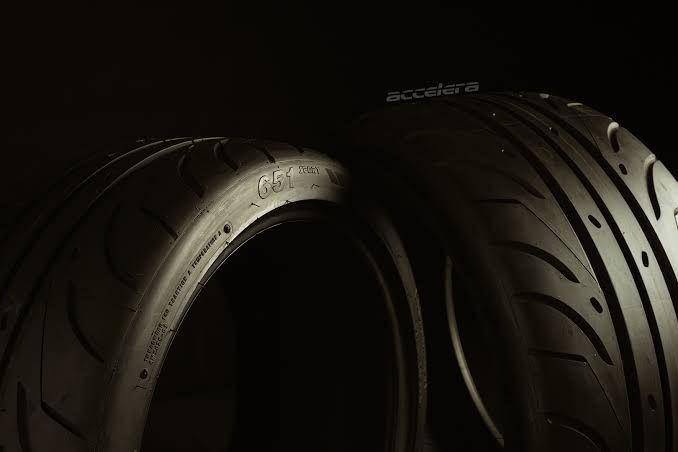 Ban mobil semi slick (accelera-radial.com)