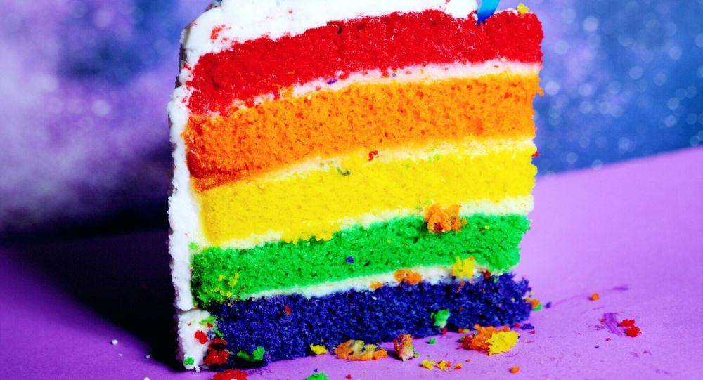 ilustrasi rainbow cake (unsplash.com/Katie Rainbow 🏳️🌈)