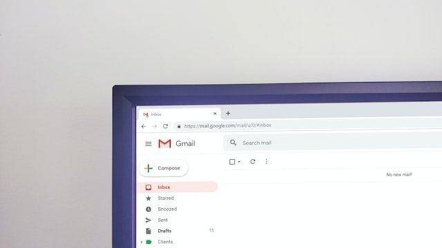 ilustrasi email Gmail (unsplash.com/Krstoj)