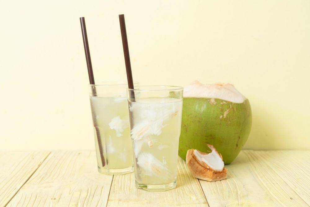 air kelapa (vecteezy.com/top_ntp777396)