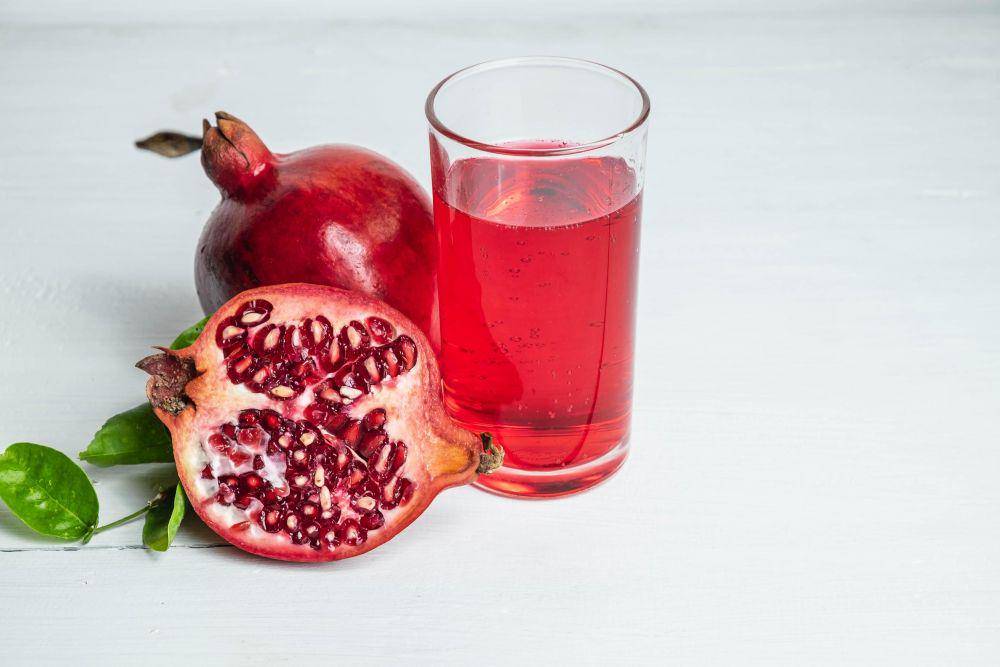 jus buah delima (vecteezy.com/maxskyohm27626627)