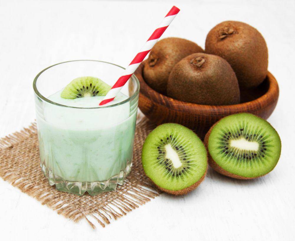 kiwi smoothie (vecteezy.com/Елена Рудьо)