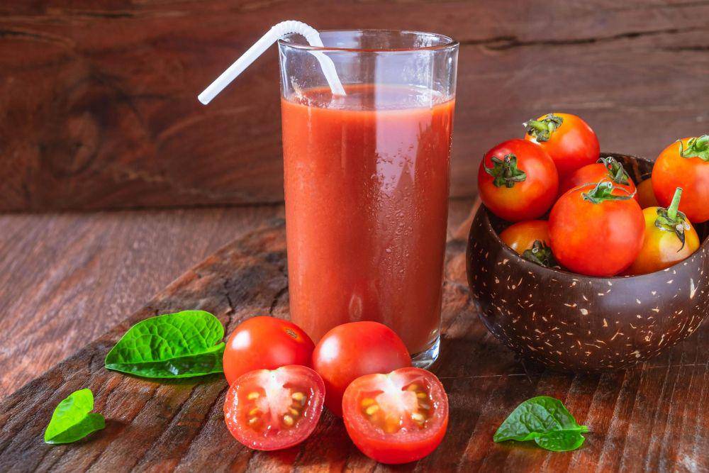 jus tomat (vecteezy.com/maxskyohm27626627)