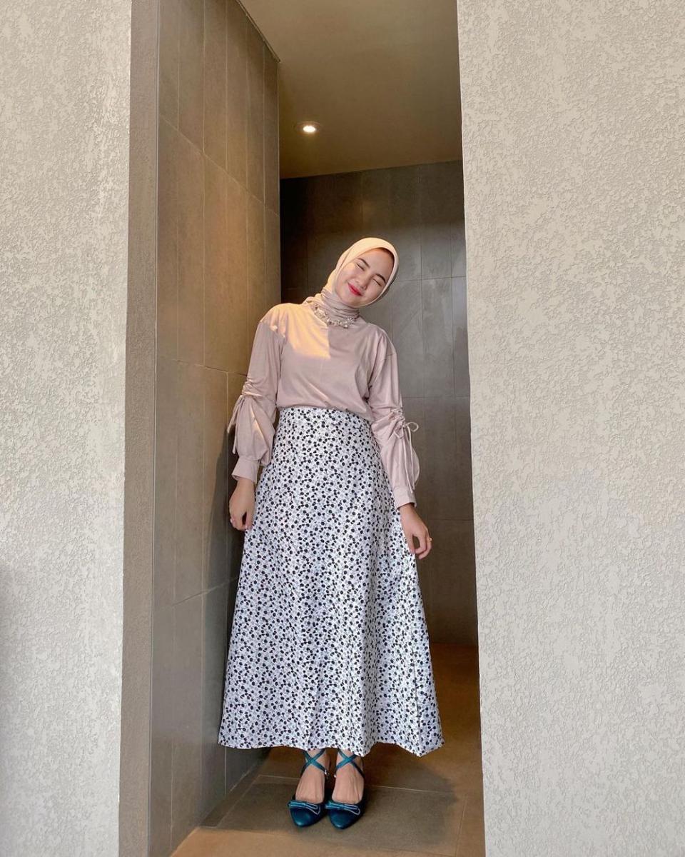 OOTD hijab simpel yang cocok untuk hangout (instagram.com/intanghazll_)