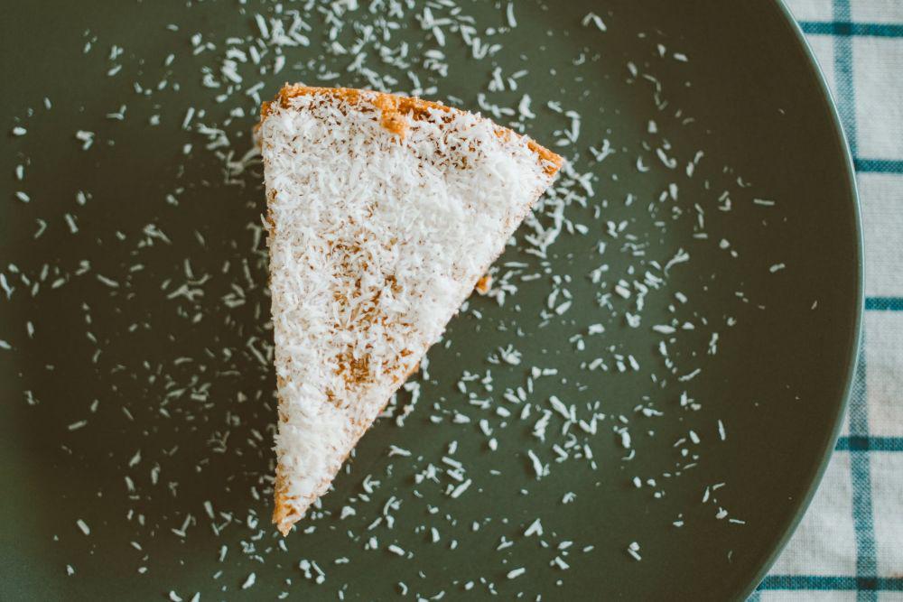 Resep Coconut Cake yang Creamy, Parutan Kelapanya Lembut