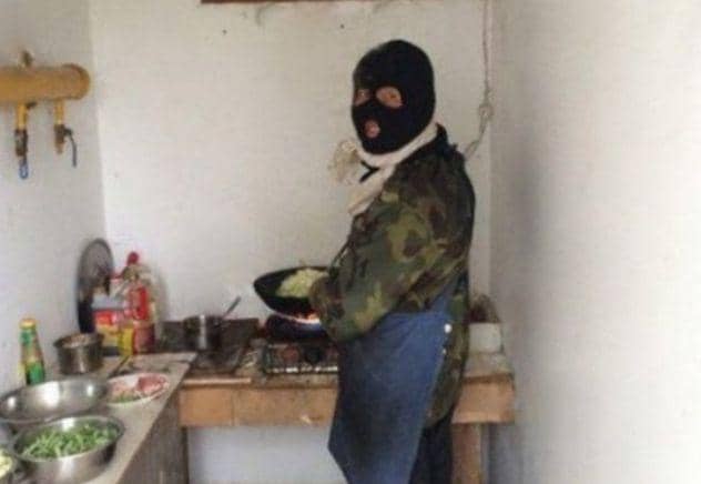 kelakuan kocak bapak-bapak saat masak (instagram.com/wkwklandreal)