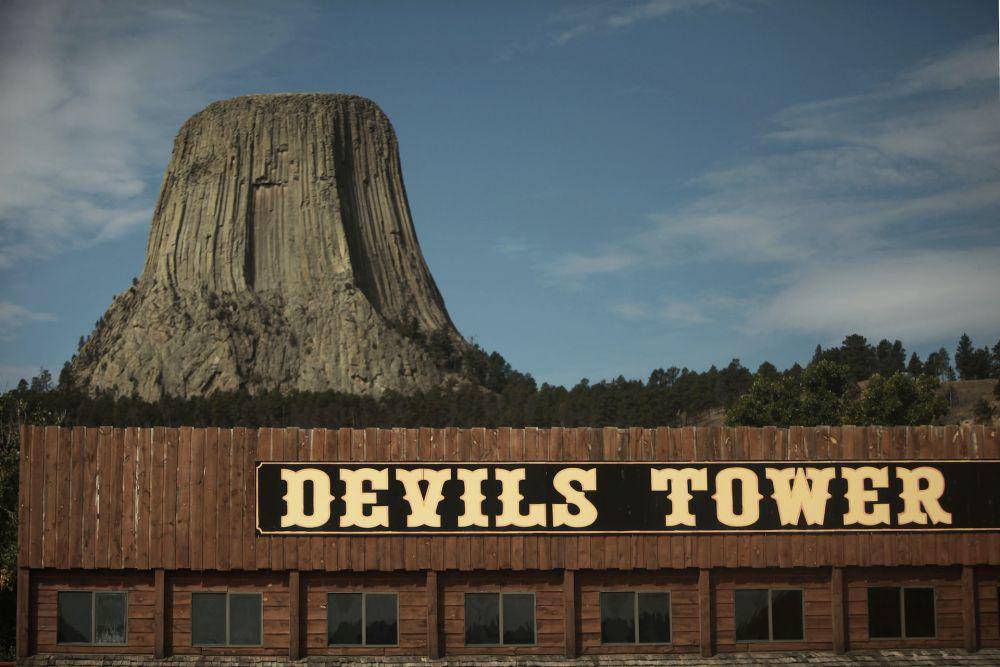 tulisan Devils Tower (unsplash.com/bytome)