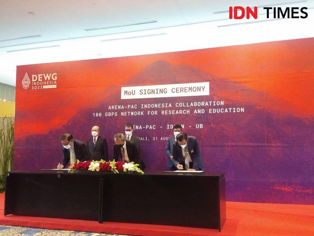 Agenda penandatanganan nota kesepahaman (MoU) antara Universitas Brawijaya (UB), Indonesia Research and Education Network (IdREN), dan Arterial Research and Educational Network in the Asia Pacific (ARENA-PAC) jelang Pertemuan Menteri Digital atau Digital Economy Ministers Meeting (DEMM) G20 di Nusa Dua, Bali, Rabu (31/08/2022). (IDN Times/Lia Hutasoit)