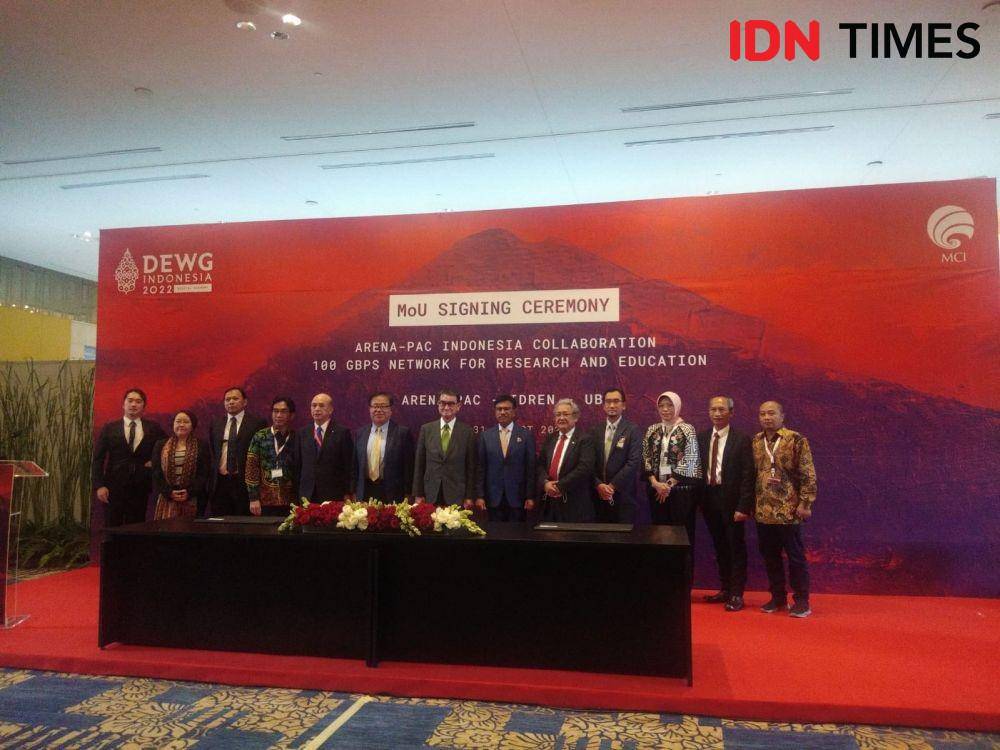 Agenda penandatanganan nota kesepahaman (MoU) antara Universitas Brawijaya (UB), Indonesia Research and Education Network (IdREN), dan Arterial Research and Educational Network in the Asia Pacific (ARENA-PAC) jelang Pertemuan Menteri Digital atau Digital Economy Ministers Meeting (DEMM) G20 di Nusa Dua, Bali, Rabu (31/08/2022). (IDN Times/Lia Hutasoit)