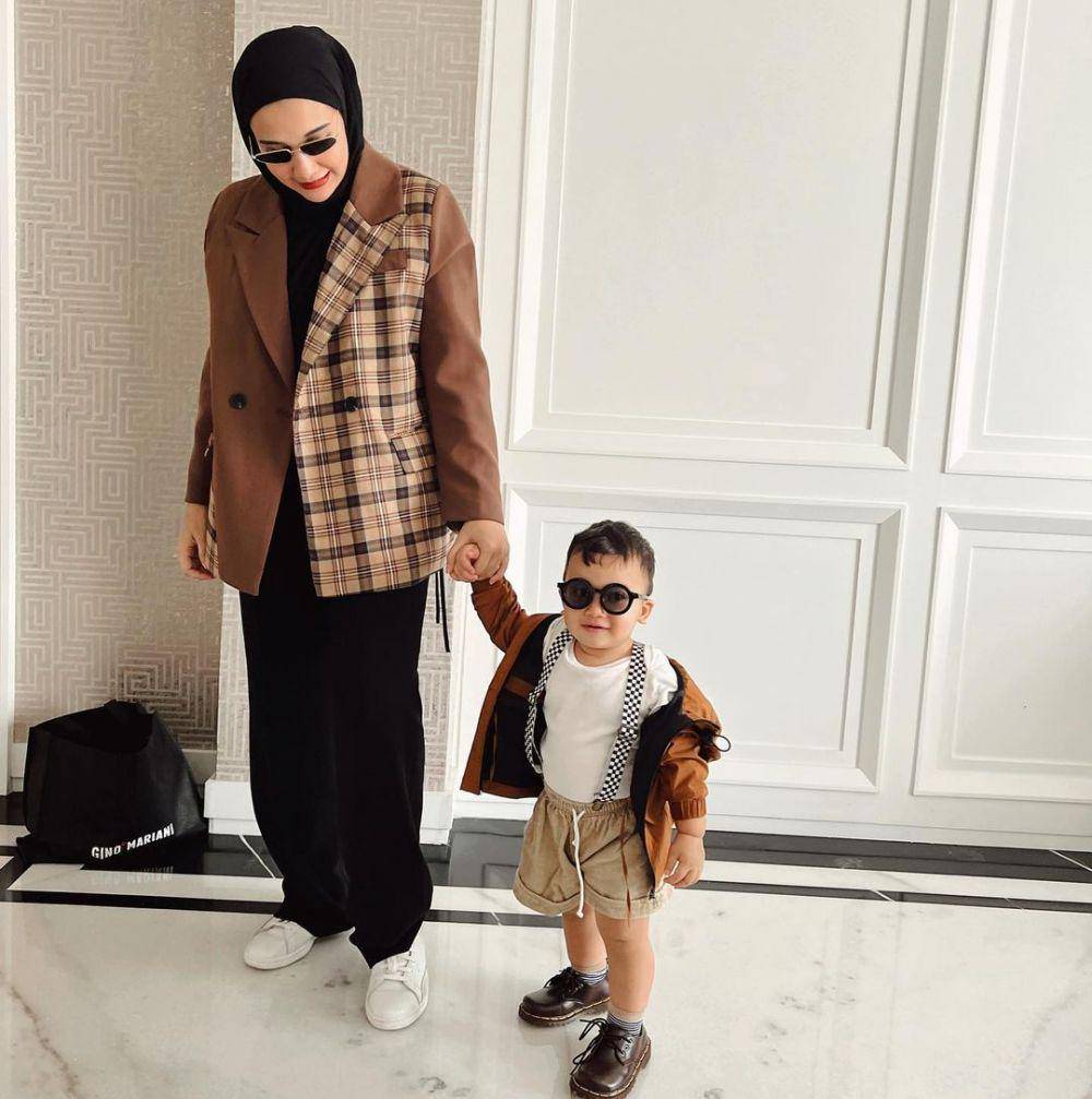 Zaskia Sungkar dan buah hati (instagram.com/ukkasyahki)