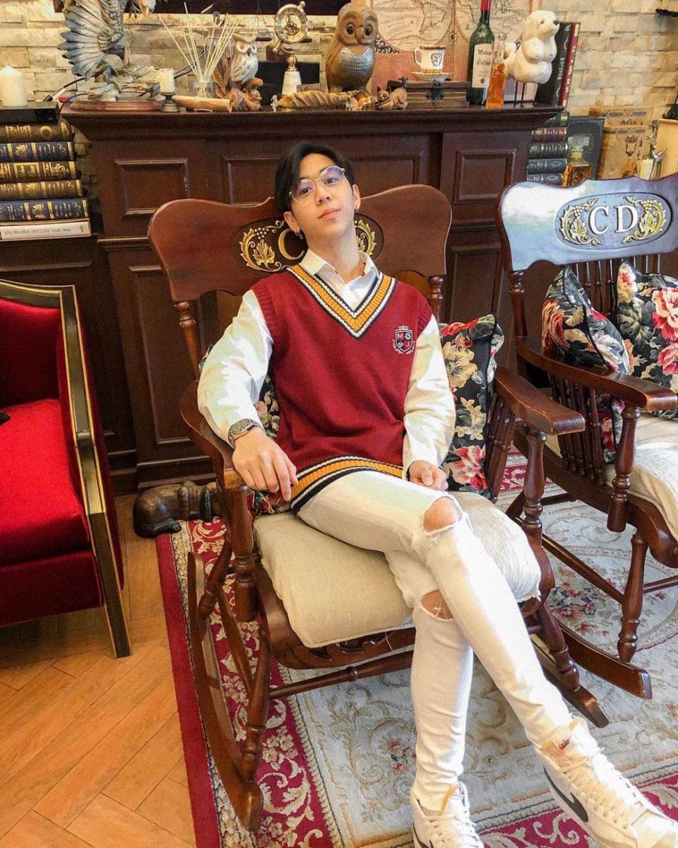 inspirasi outfit ala Louis Thanawin (instagram.com/louis_thanawin)