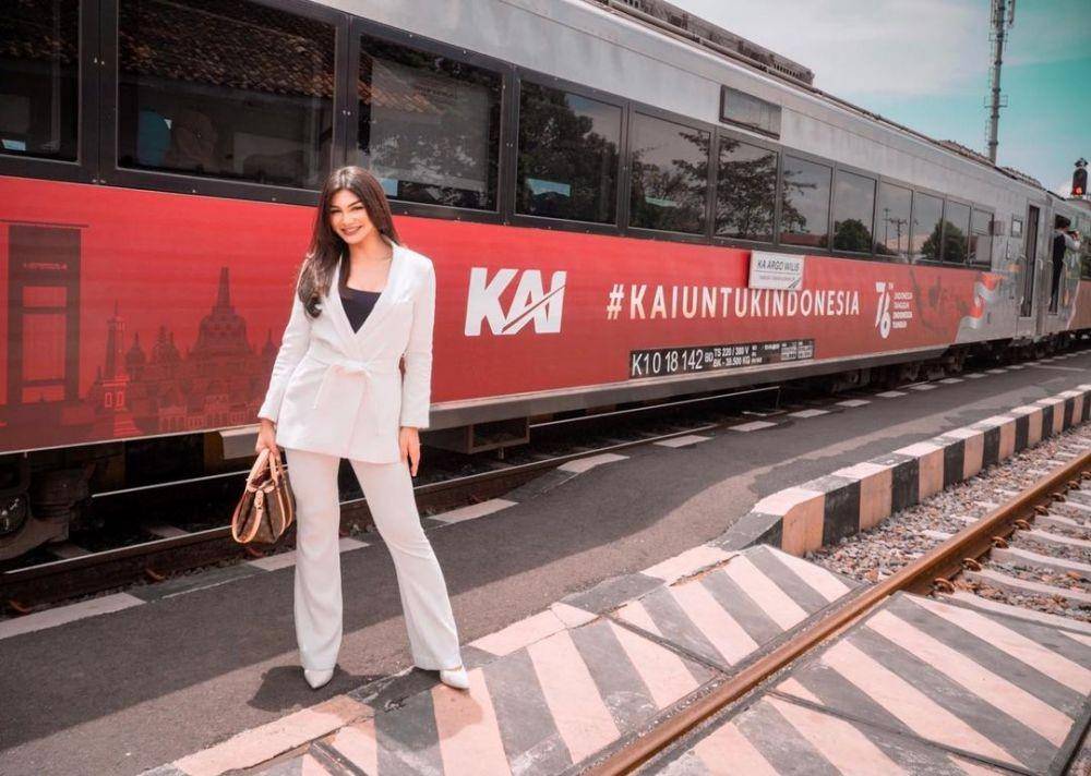 OOTD pakai handbag ala Jihane Almira (instagram.com/jihanealmira)