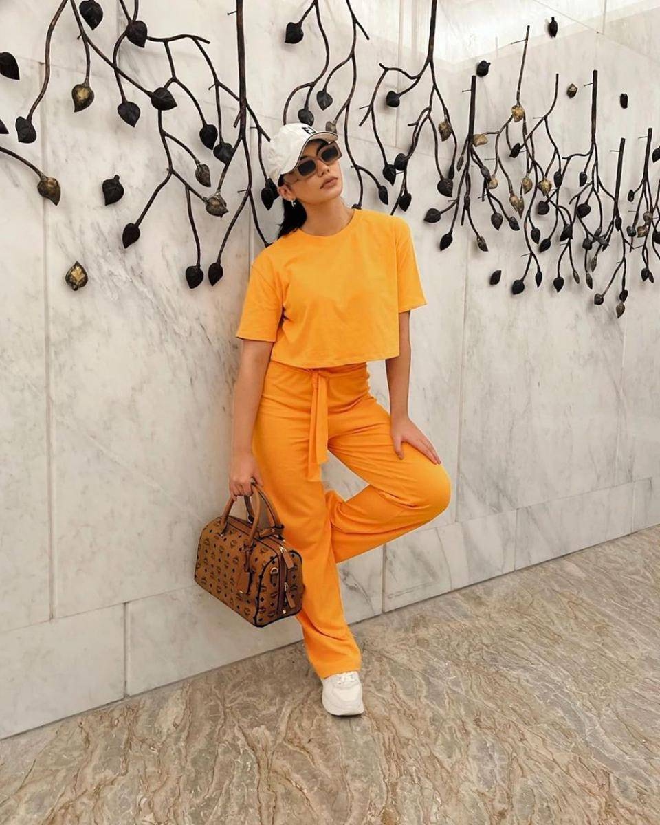 OOTD pakai handbag ala Jihane Almira (instagram.com/jihanealmira)