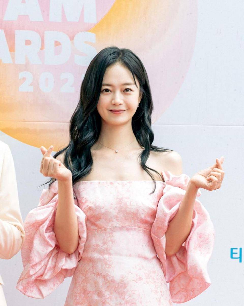 Jeon So Min (instagram.com/kkbyss)