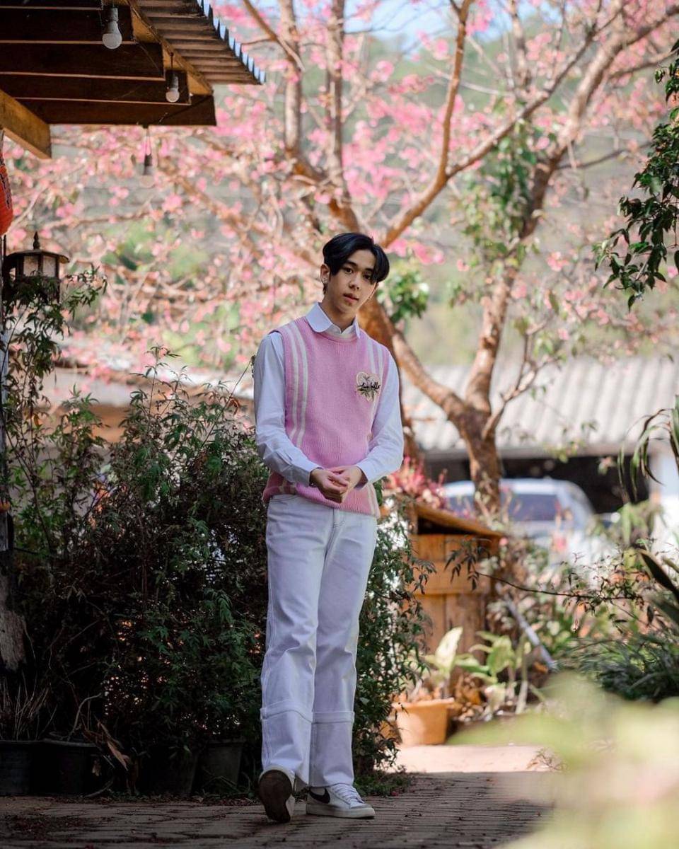 inspirasi outfit ala Louis Thanawin (instagram.com/louis_thanawin)